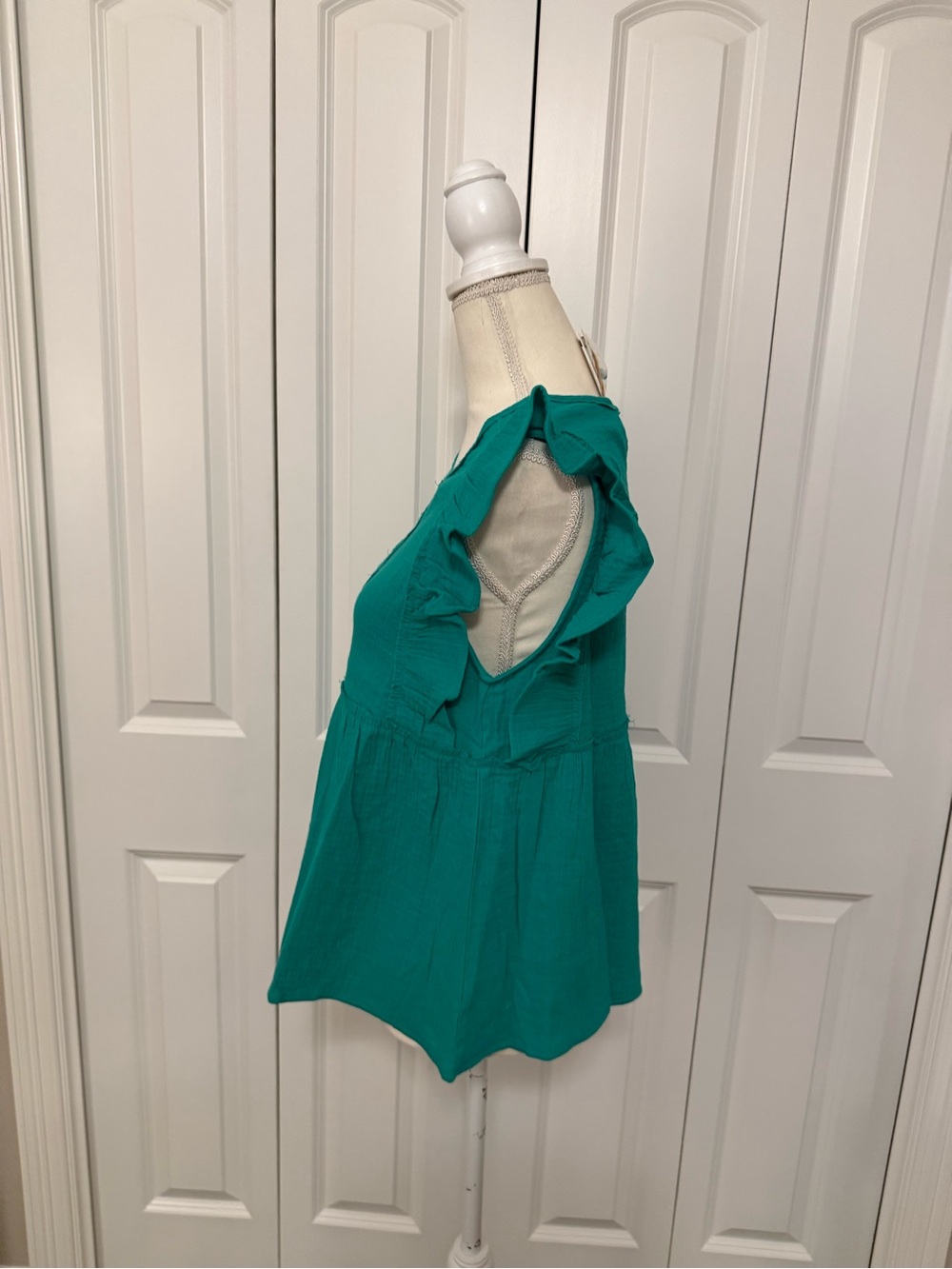 New In Sleeveless Kelly Green Ruffle Peplum Top Size Large NWT - Picture 9 of 15